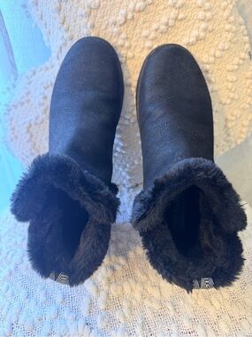 Women's Cloudstepper by Clark’s Fur lined Ankle Boots - Black NWOT